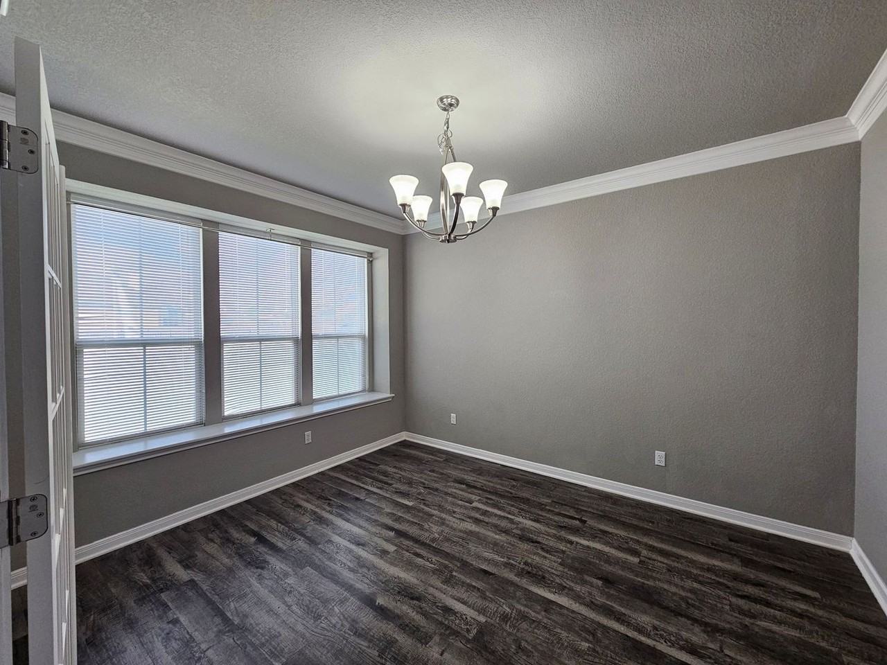 6008 Taffinder Ln - Photo 4 of 34