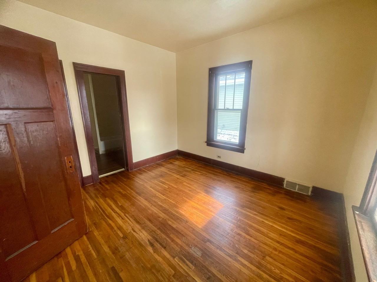 3115 2nd St - Photo 4 of 5