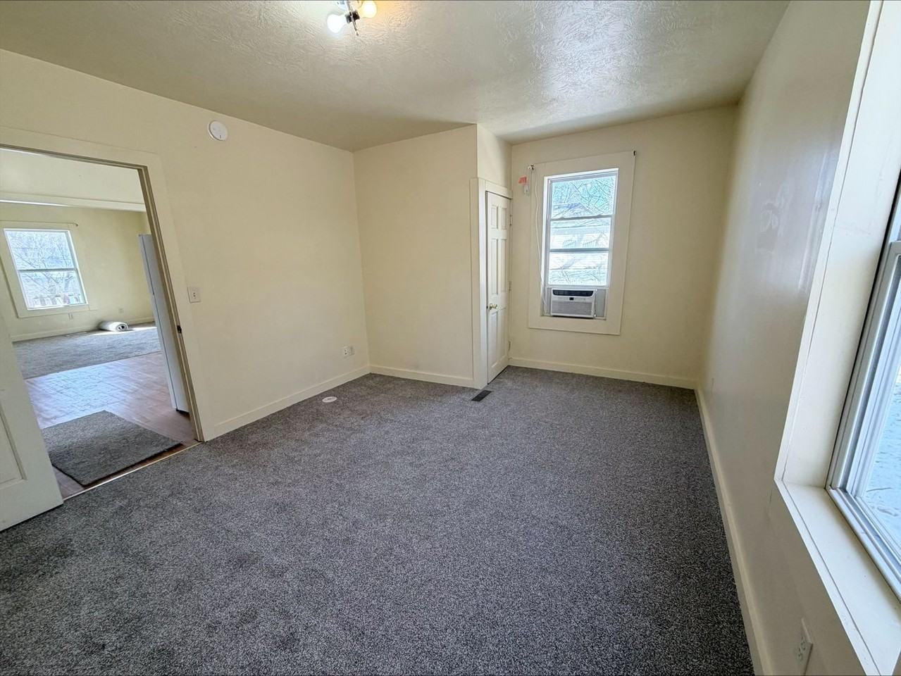 2619 10th St - Photo 6 of 8