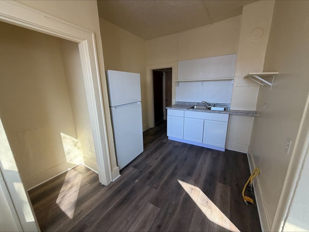 1815 Virginia St - Photo 3 of 7