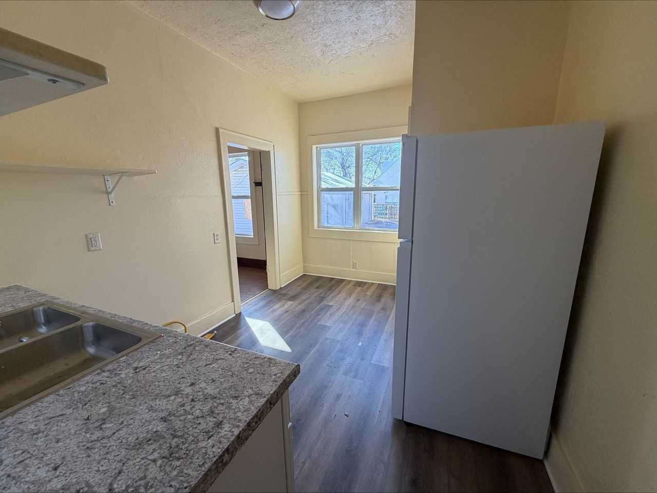 1815 Virginia St - Photo 4 of 7