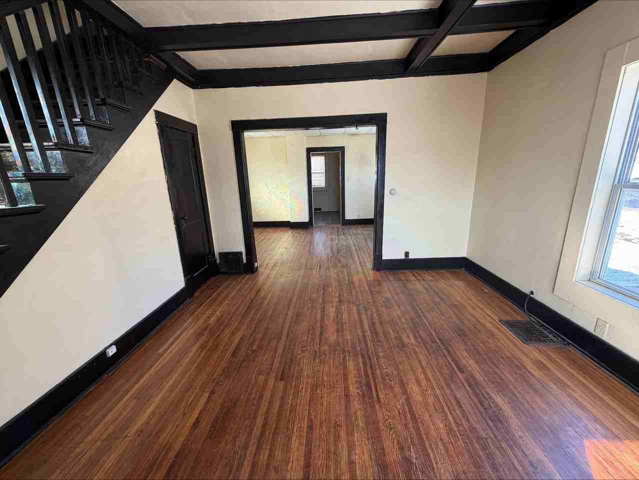 1817 Virginia St - Photo 3 of 7