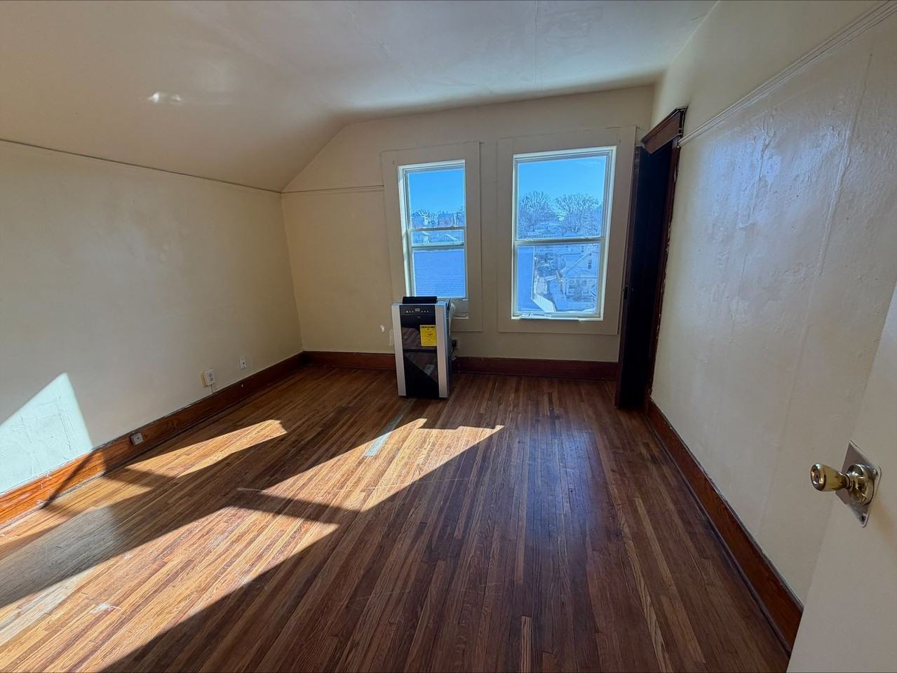 1817 Virginia St - Photo 5 of 7