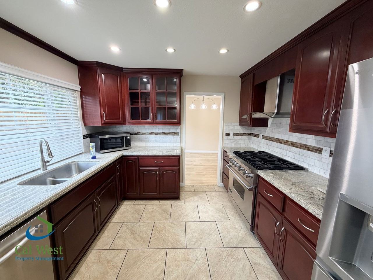 6465 Sussex Pl - Photo 4 of 24