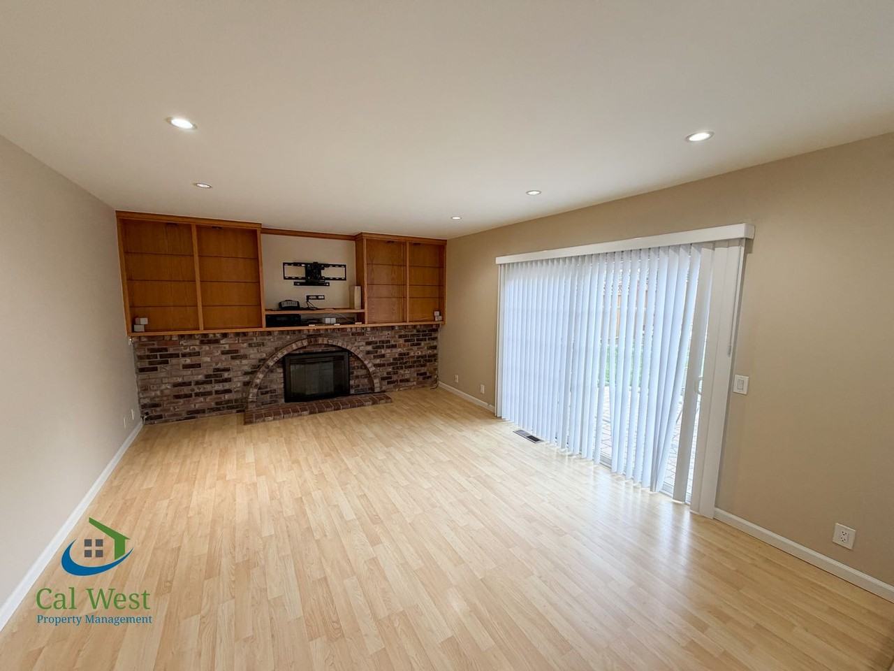 6465 Sussex Pl - Photo 6 of 24