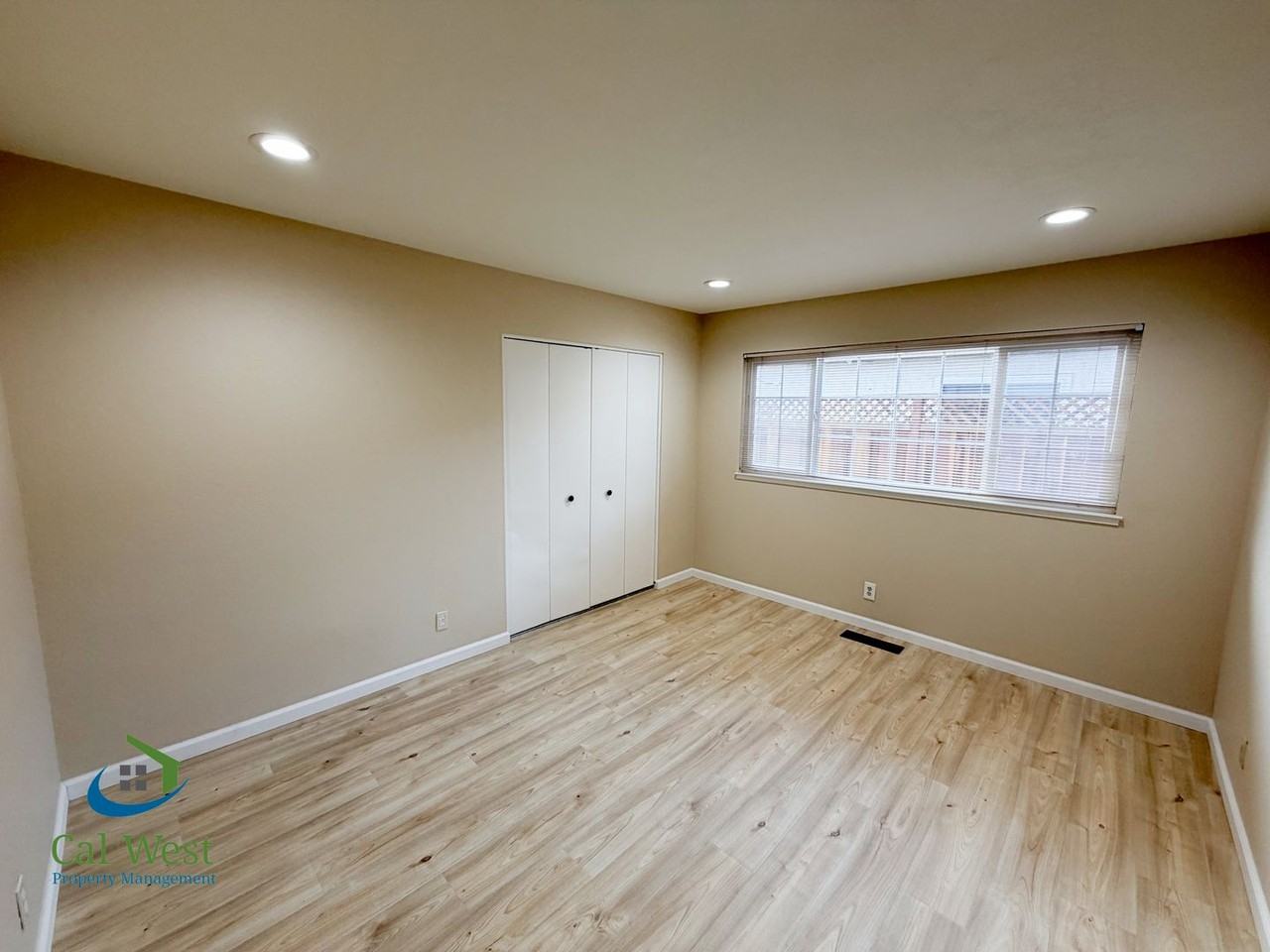 6465 Sussex Pl - Photo 7 of 24