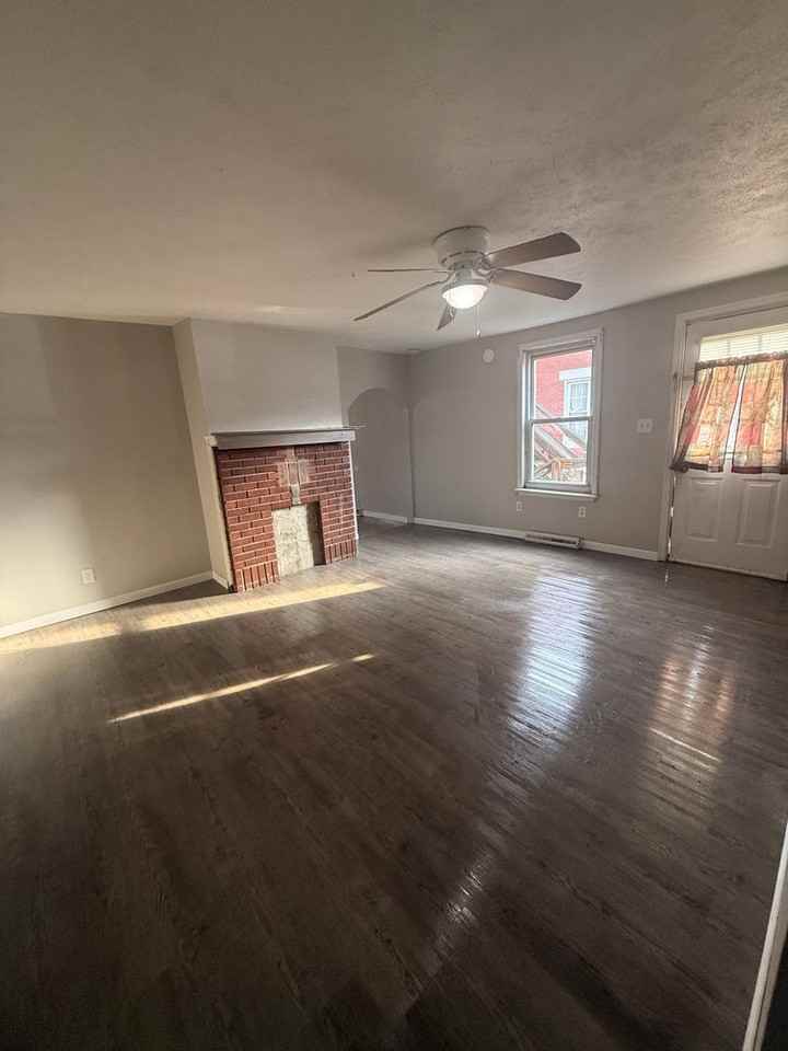 421 Parkinson St - Photo 6 of 11