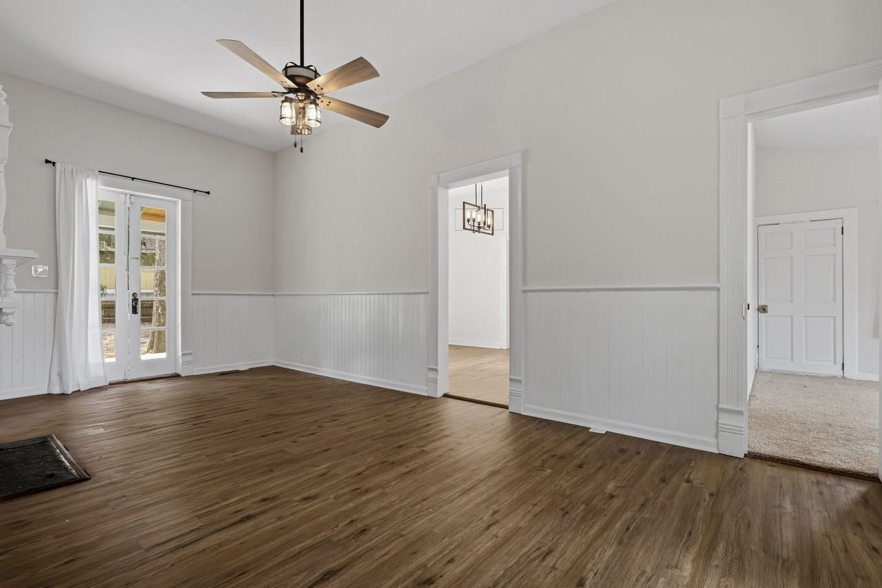 1010 Sandfort Rd - Photo 3 of 16