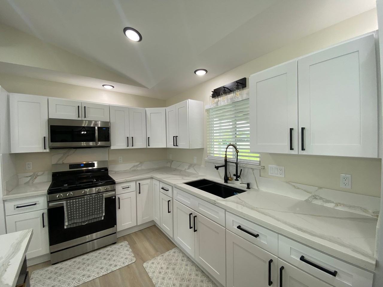 16-2115 Emerald Dr - Photo 3 of 24