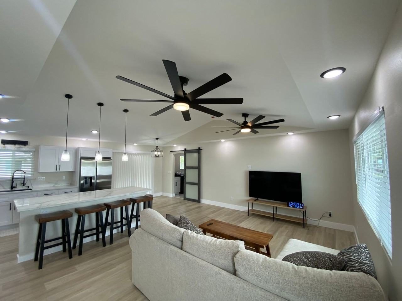 16-2115 Emerald Dr - Photo 4 of 24