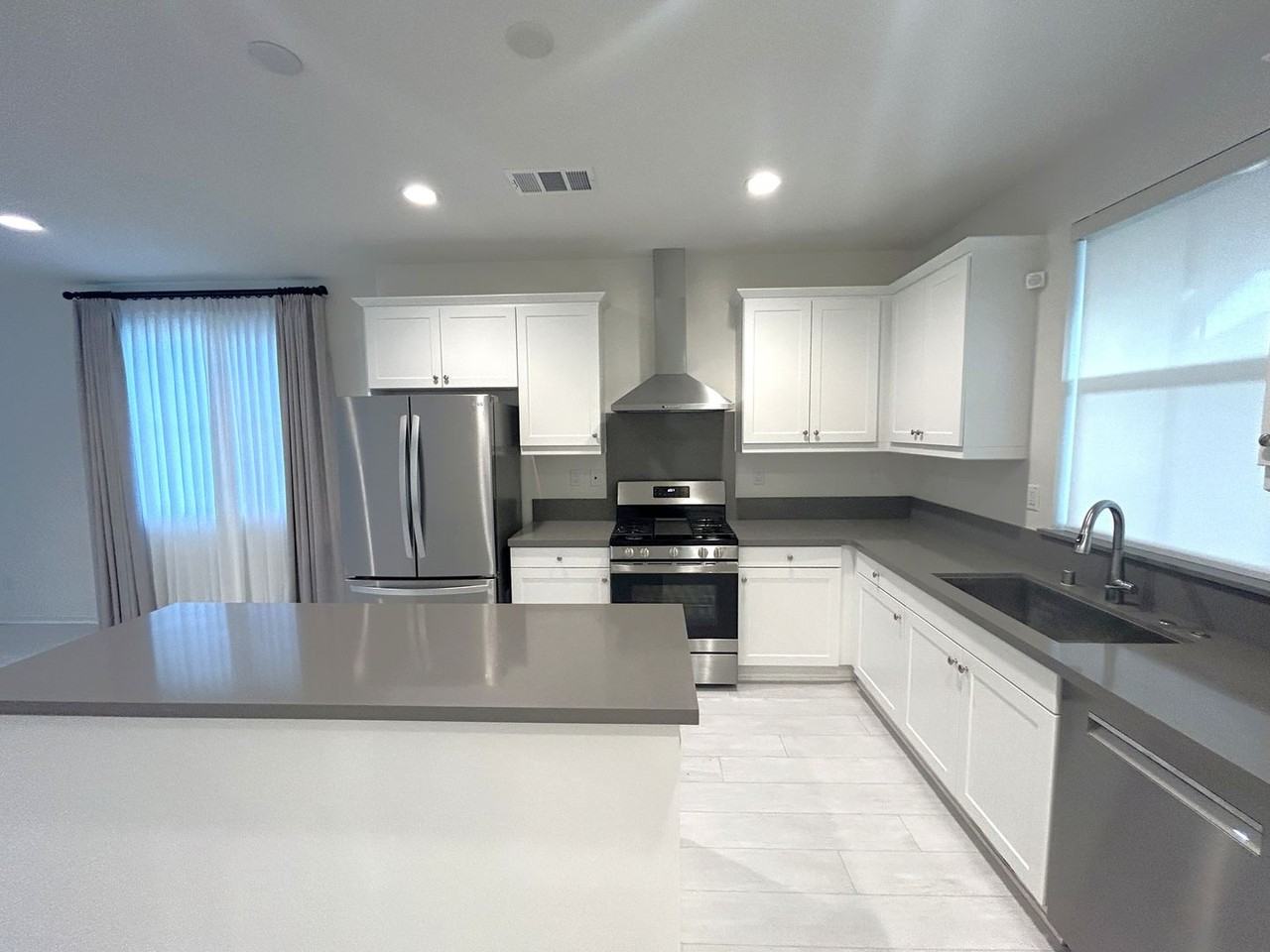 16134 Paddock Ave - Photo 2 of 38