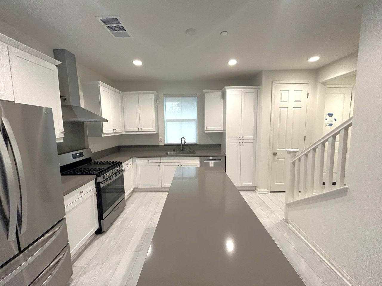 16134 Paddock Ave - Photo 3 of 38