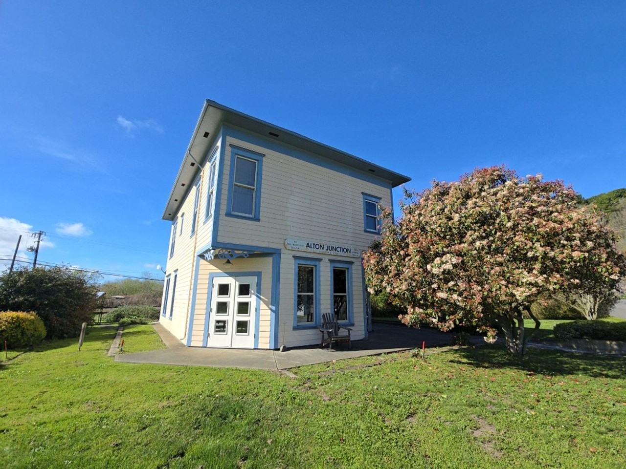 2754 Van Duzen St - Photo 2 of 28