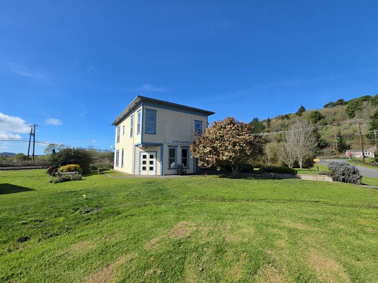 2754 Van Duzen St - Photo 3 of 28