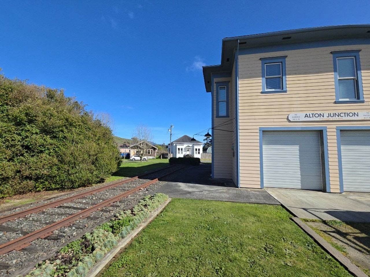 2754 Van Duzen St - Photo 4 of 28