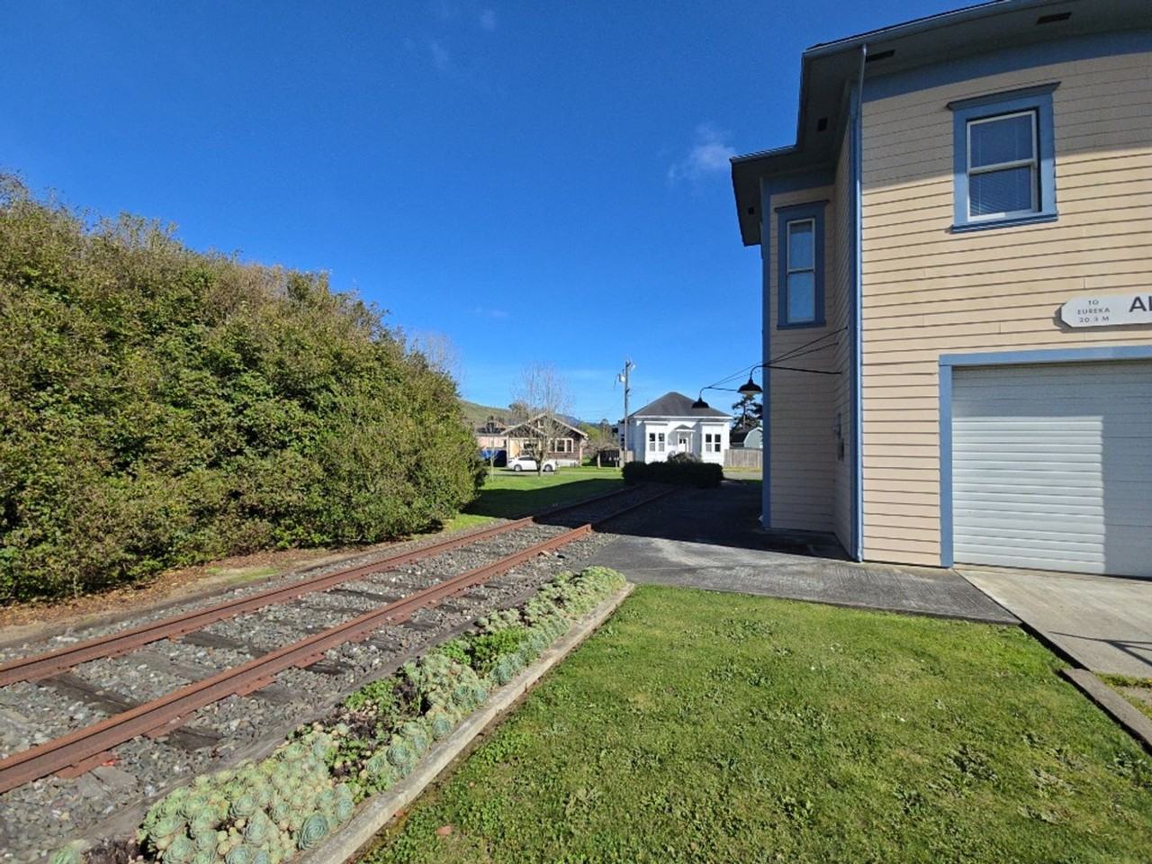 2754 Van Duzen St - Photo 5 of 28