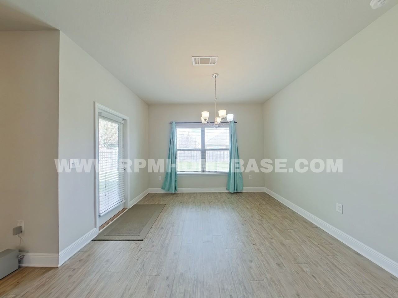 662 Teal St - Photo 4 of 23