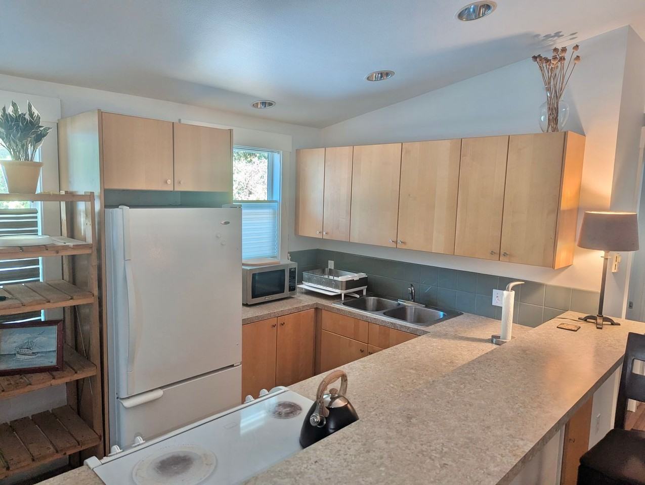 1574 Ne Park View Dr #3 - Photo 3 of 23