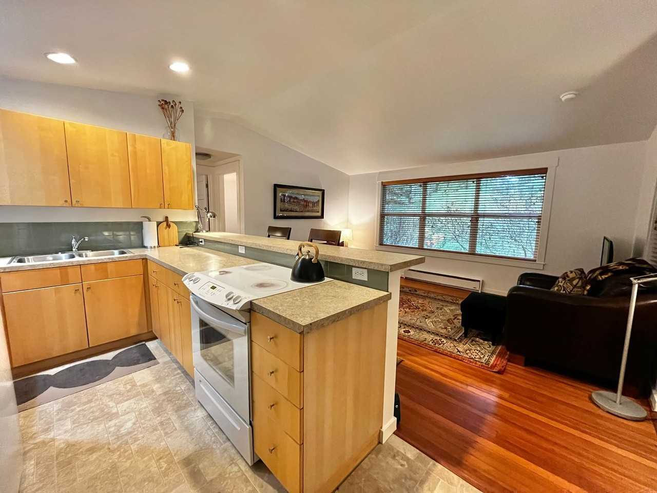 1574 Ne Park View Dr #3 - Photo 5 of 23