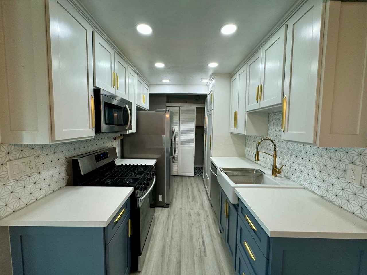 904 S Mountain Ave #B - Photo 3 of 12