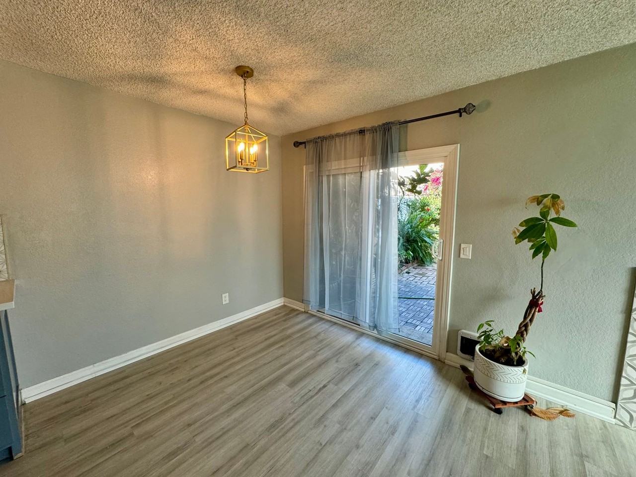 904 S Mountain Ave #B - Photo 4 of 12