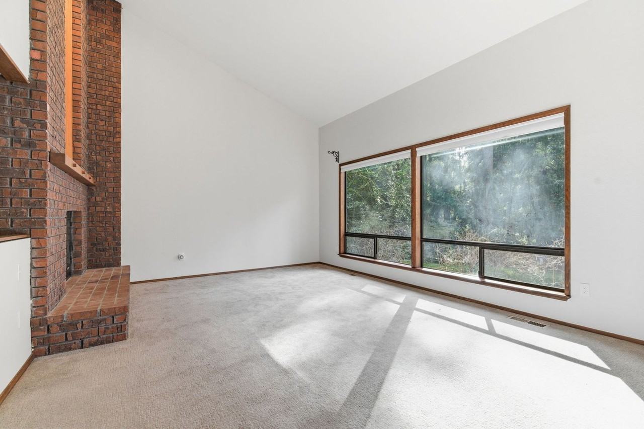 6980 Ne Dolphin Dr - Photo 4 of 20