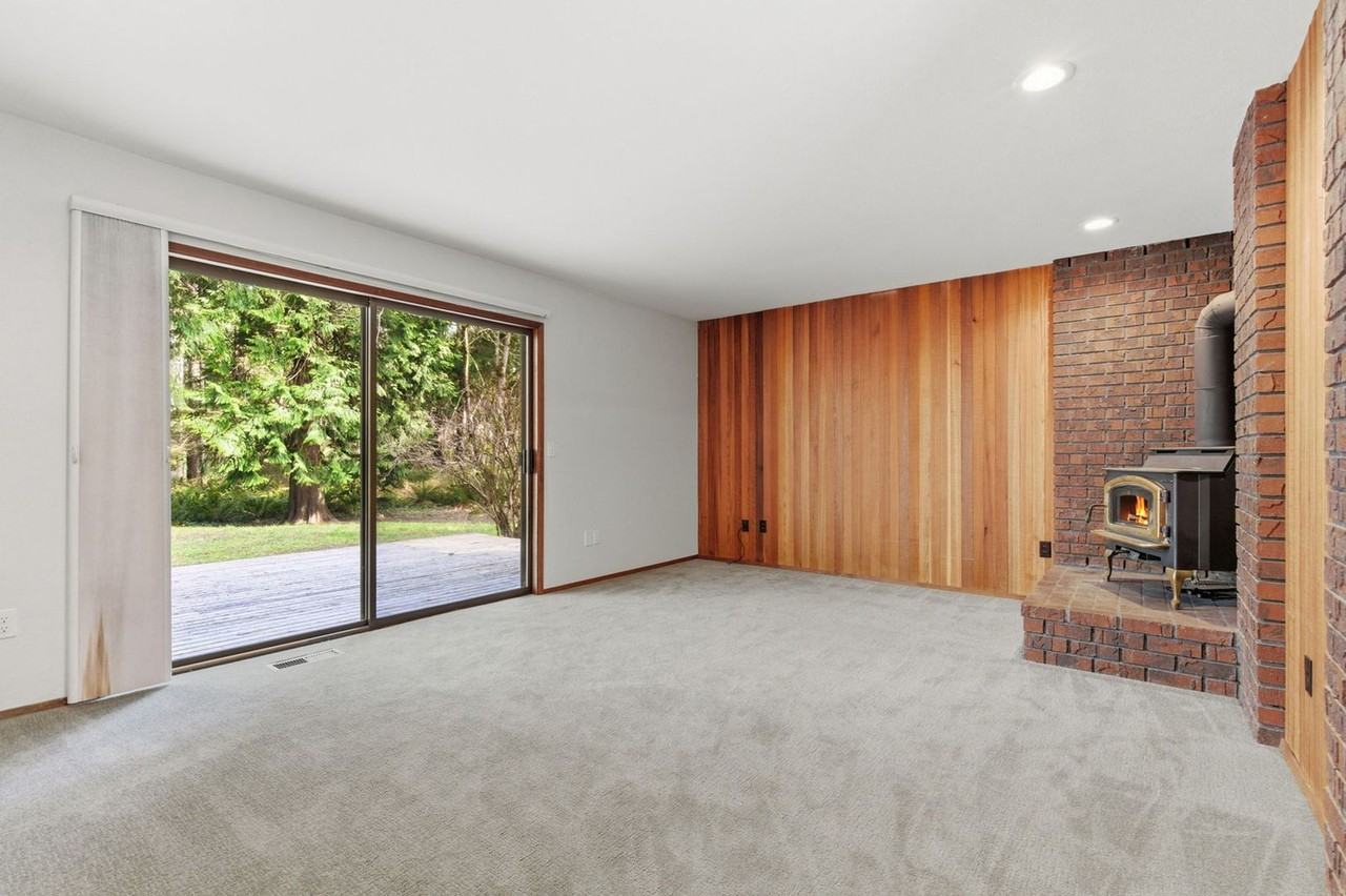 6980 Ne Dolphin Dr - Photo 5 of 20