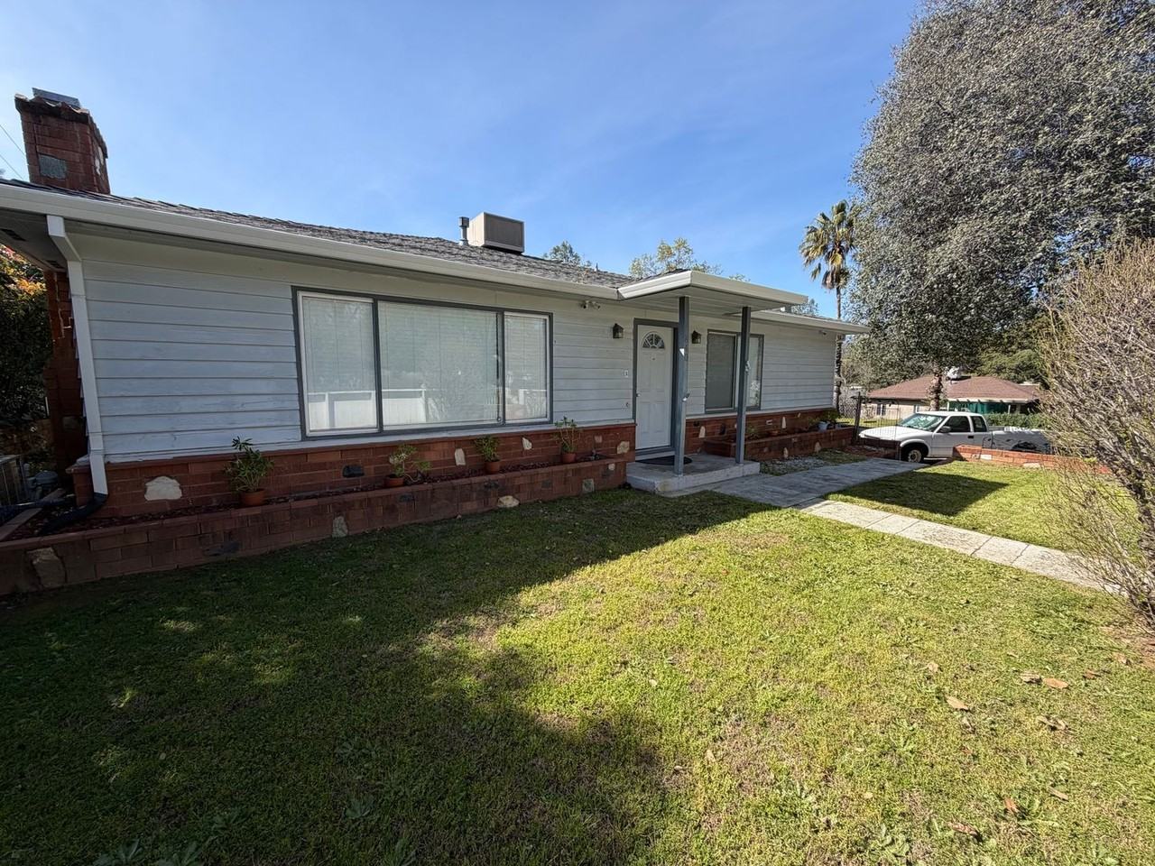 1840 Grand Coulee Blvd - Photo 2 of 20