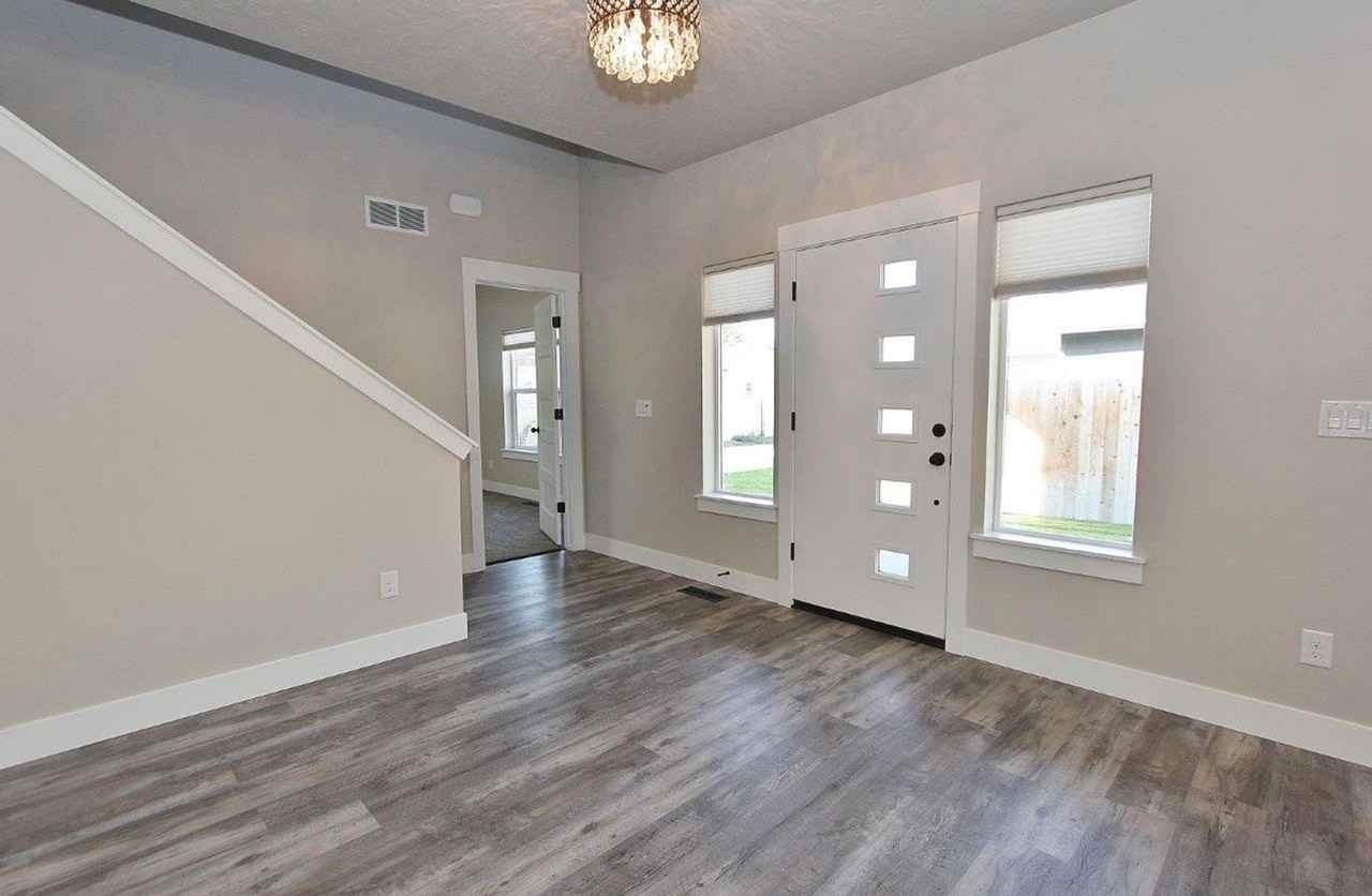 2502 N 34th St - Photo 2 of 25