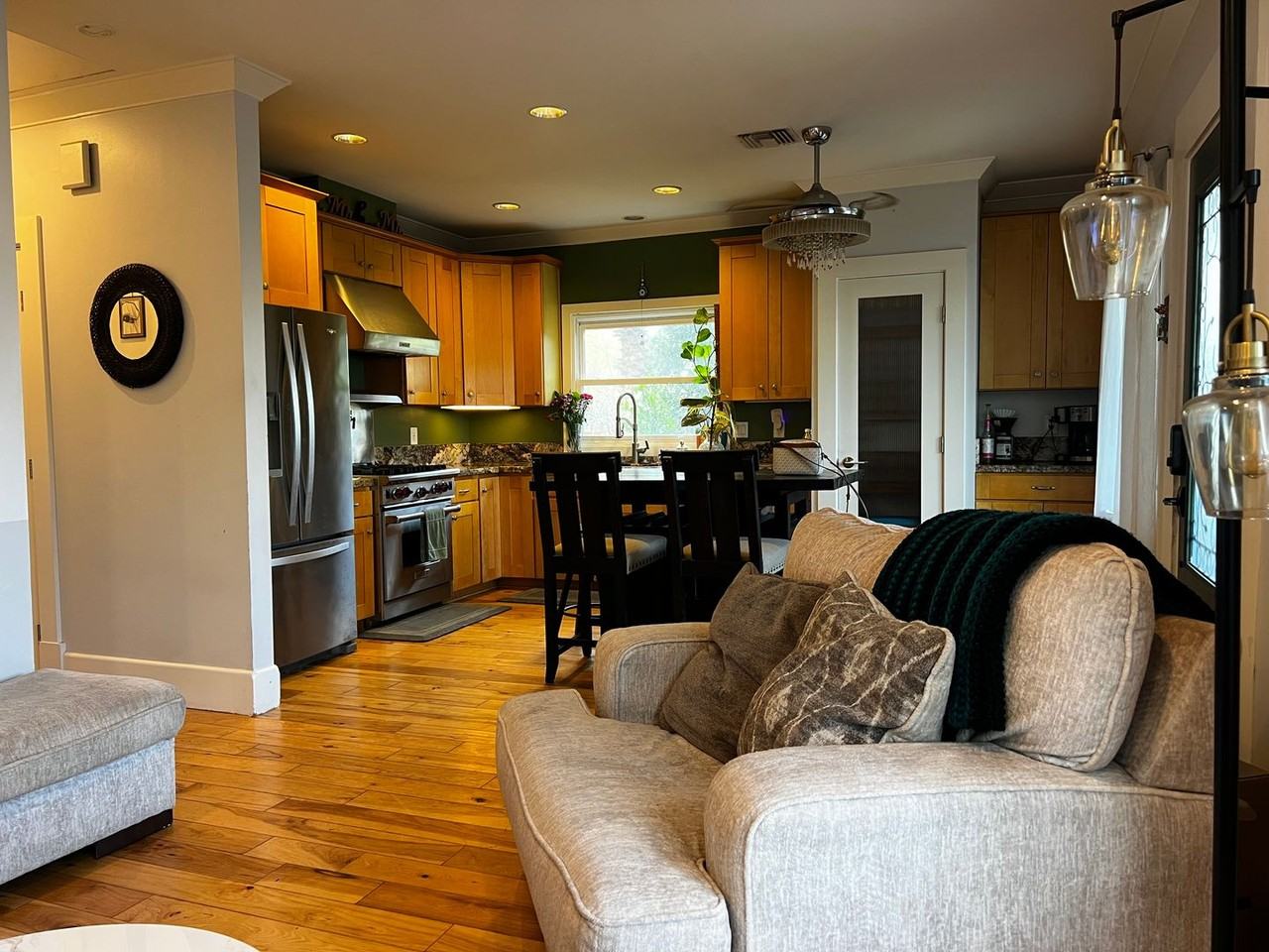 2119 Polk Ave - Photo 5 of 36