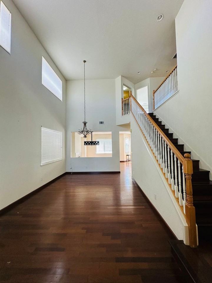 1009 Craftsman Dr - Photo 2 of 19