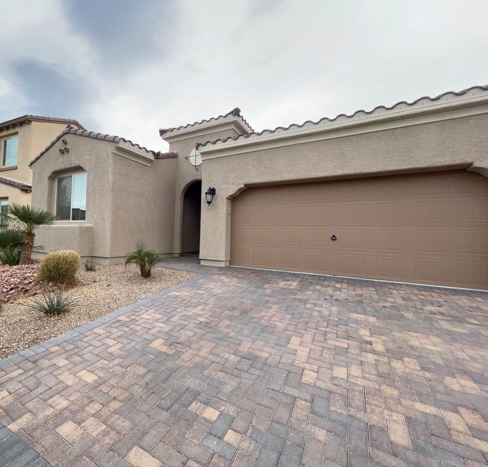 992 Whitworth Ave - Photo 2 of 24