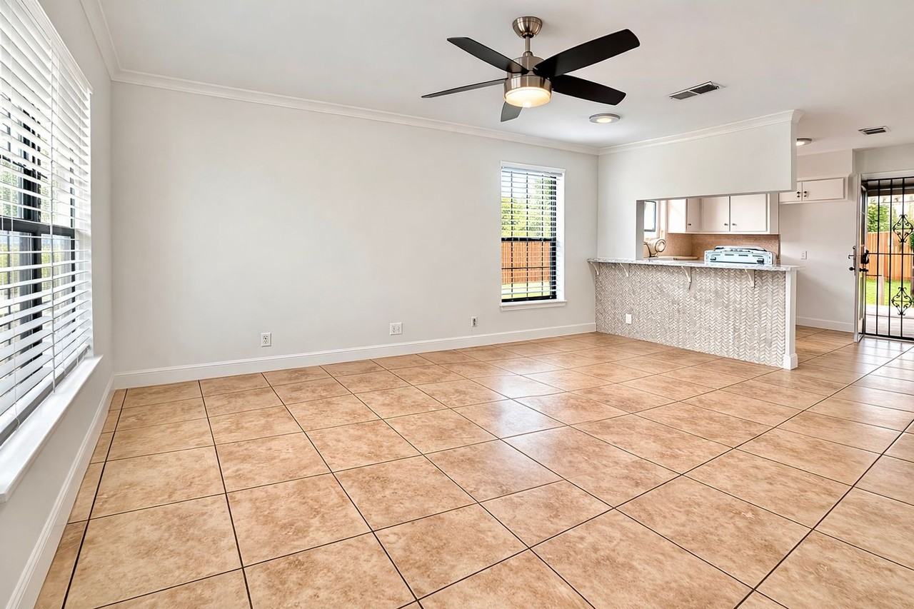 6200 Palm Cir - Photo 2 of 14