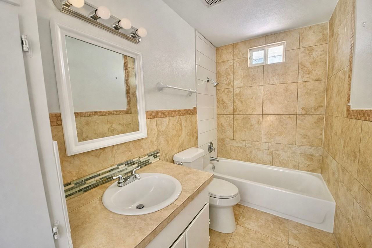 6200 Palm Cir - Photo 6 of 14