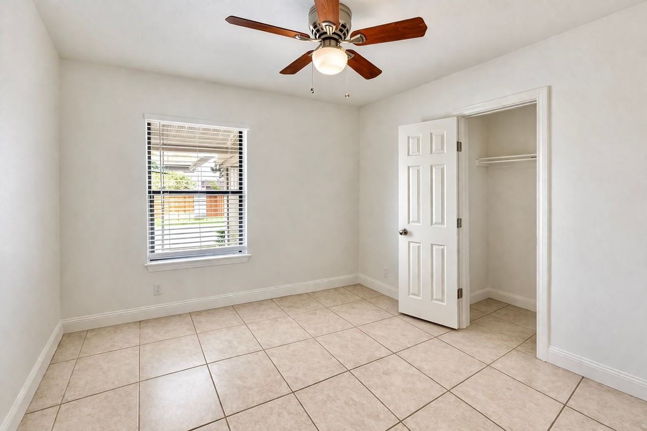 6200 Palm Cir - Photo 7 of 14