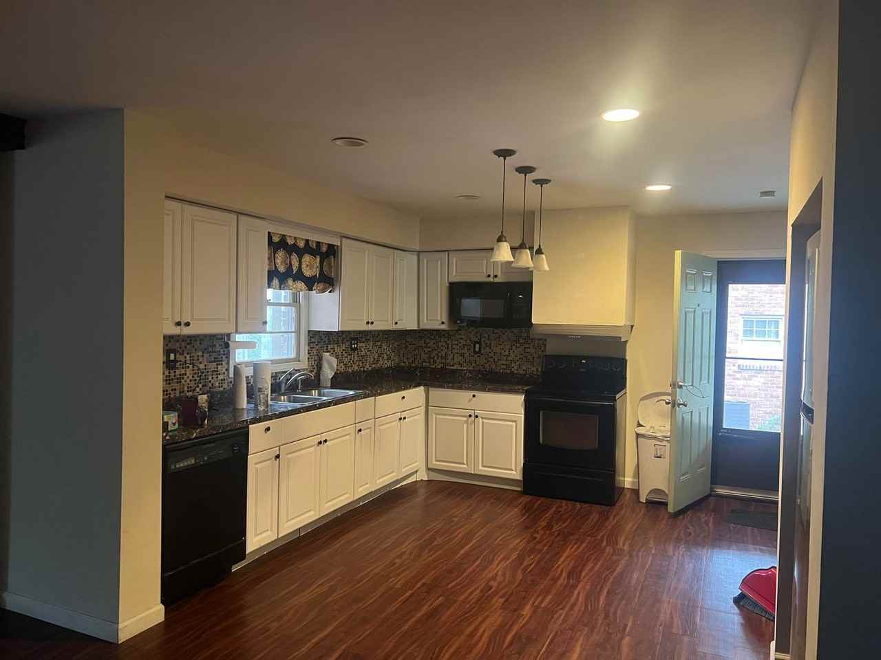 303 32nd Pl E - Photo 3 of 12