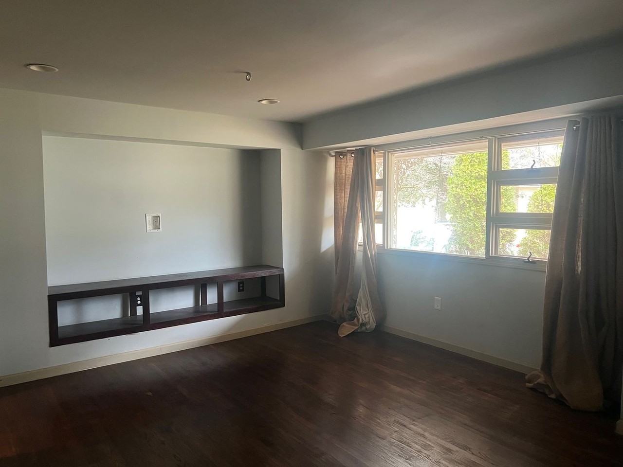 303 32nd Pl E - Photo 7 of 12