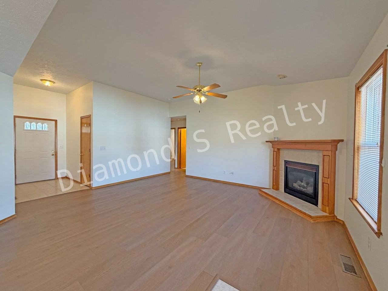 3539 W Vincent Dr - Photo 3 of 16