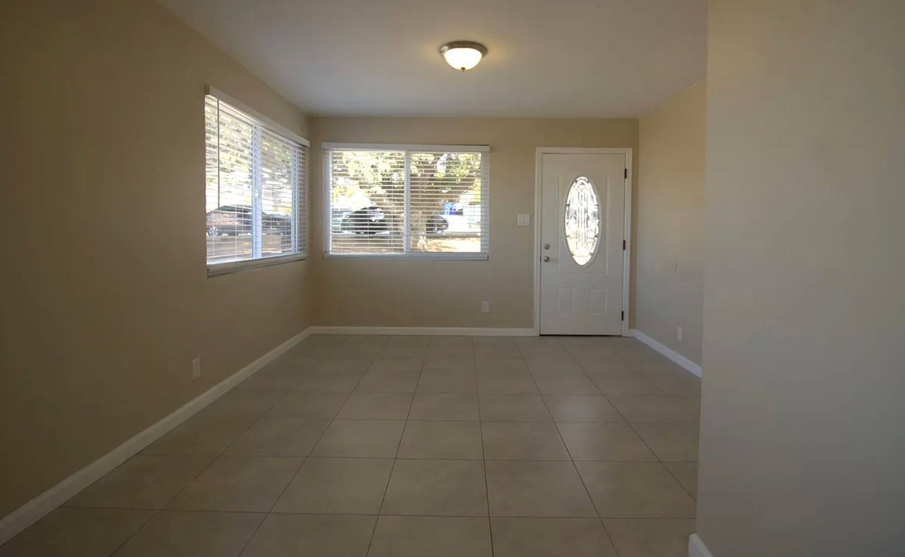 2122 Drescher St - Photo 4 of 17