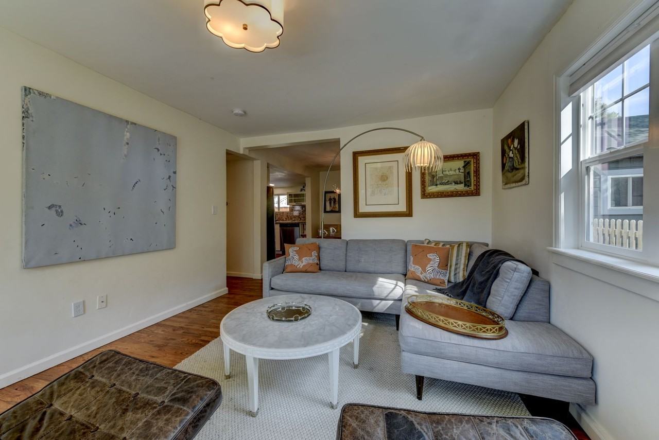 303 E Chester St - Photo 5 of 27