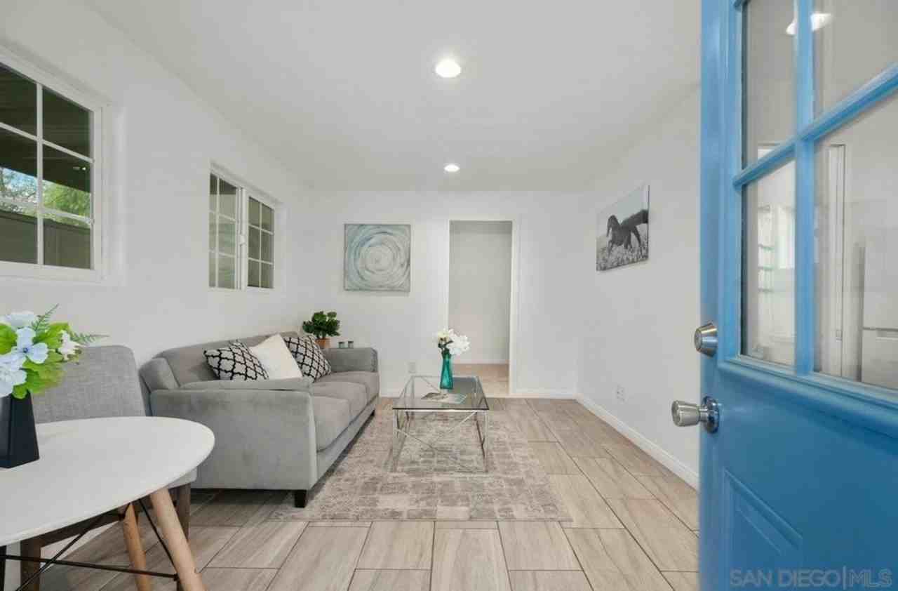 1857 El Cajon Ln - Photo 4 of 10