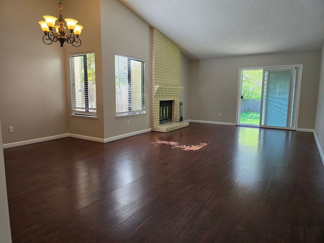 155 Dartford St - Photo 3 of 11