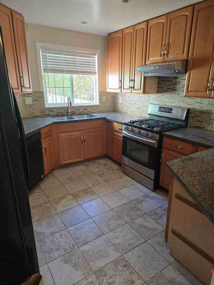 155 Dartford St - Photo 5 of 11