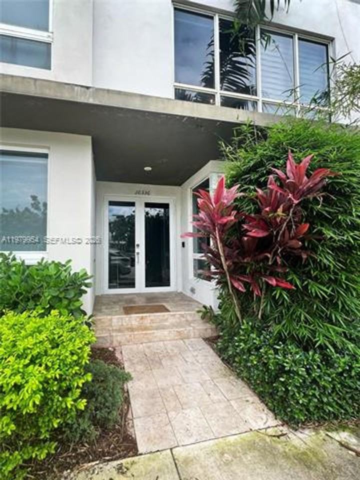 10336 10336 NW 64th St th 10336 - Photo 3 of 35