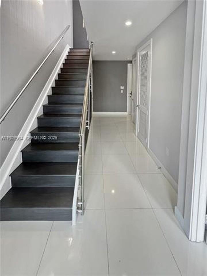 10336 10336 NW 64th St th 10336 - Photo 4 of 35