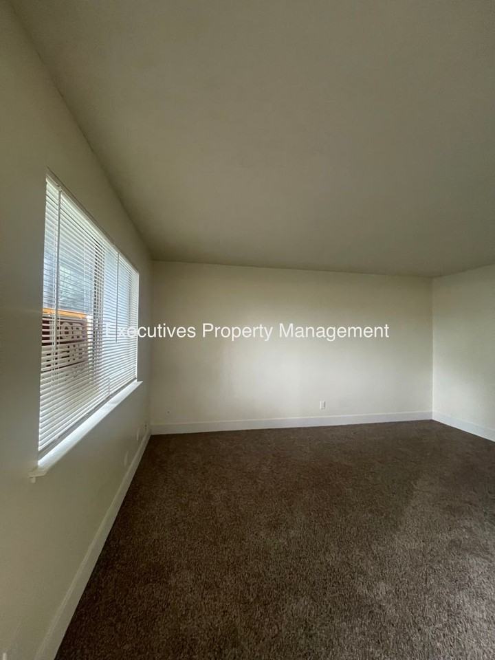 Cedar Ave - Photo 3 of 7