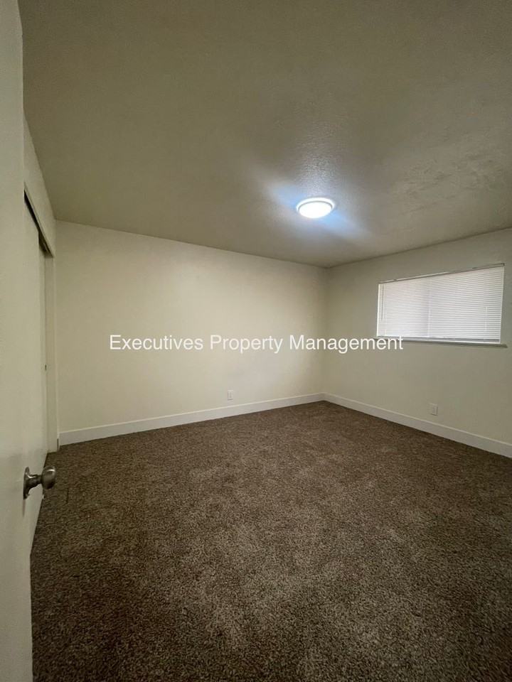 Cedar Ave - Photo 4 of 7