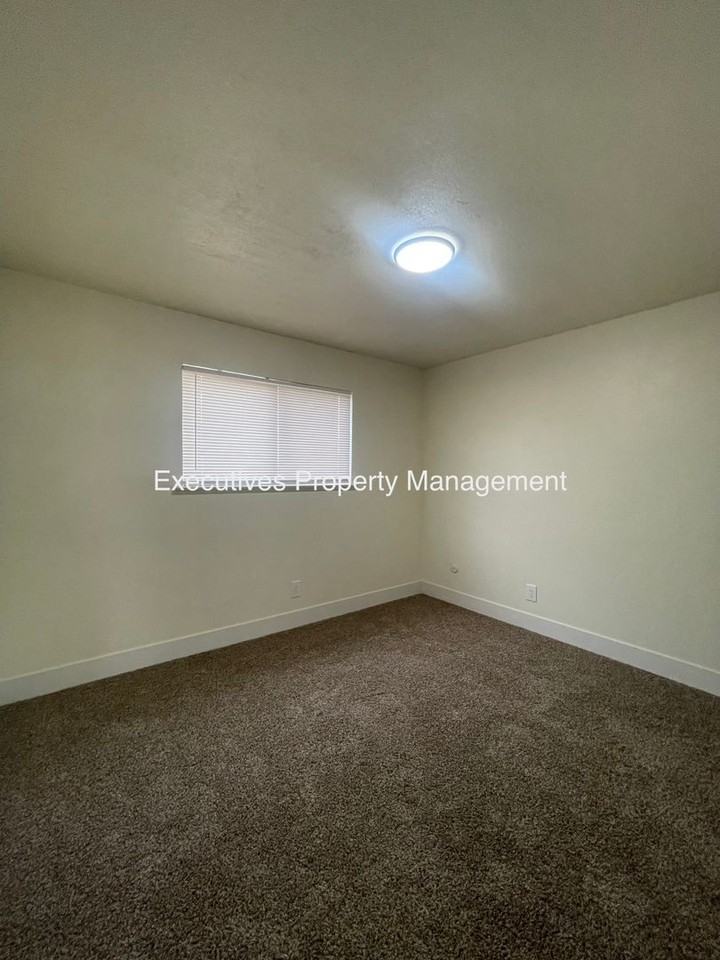 Cedar Ave - Photo 5 of 7