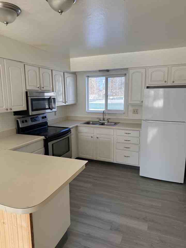 829 17th Avenue* - Photo 2 of 36