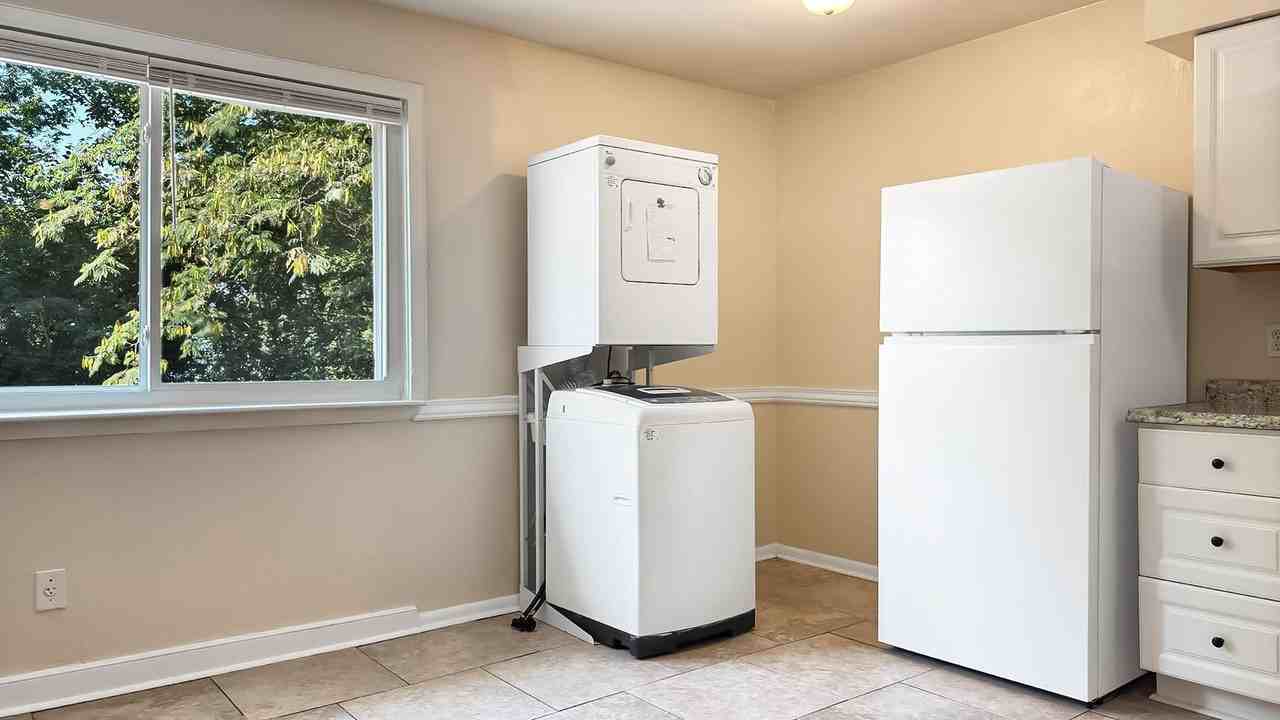 312 Ashlawn Drive - Photo 6 of 15